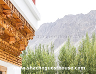Sha Cho Guesthouse Nubra Ladakhi Wood Carving